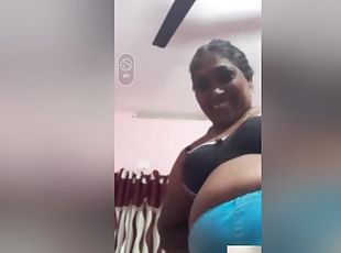 Today Exclusive-mature Bhabhi Showing Her Boobs On Video Call Part 1