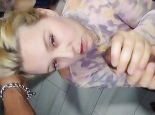 Besar (Huge), Blowjob (seks dengan mengisap penis), Menelan, Sudut pandang, Sperma, Bokong, Menyumbat, Jeans