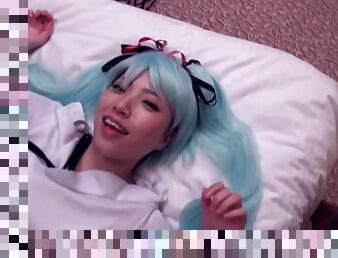 Hatsune miku cosplay gets creampie