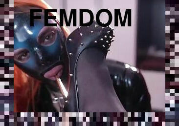 sadismo-e-masochismo, piedi, baci, feticci, latex, scopate-sulla-faccia, dominazione, dominazione-femminile, bambole, gambe