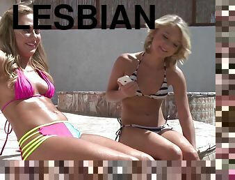 на-свіжому-повітрі, піхва-pussy, лесбіянка-lesbian, підліток, фінгеринг, поцілунки, блондинка, басейн, орал, дупа-butt