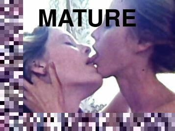 Mature lady in lesbian vintage porn
