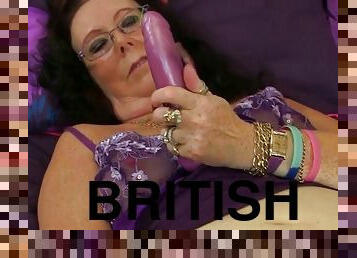 British grandmother savana still likes to play her old pussy