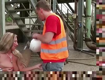 Jungspund erwischt milf mit mega titten und darf sie ficken