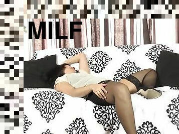 American milf vivi needs to rub her hairy pussy