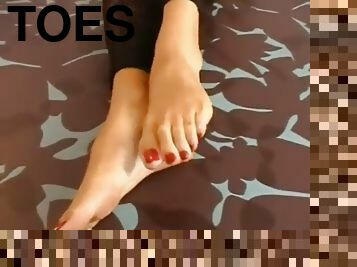 Katherina's feet and her long toes
