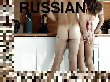 russe, magre, amatoriali, maturi, video-casalinghi, mamme, spruzzi-di-sperma, videocamera, voyeur, cucina