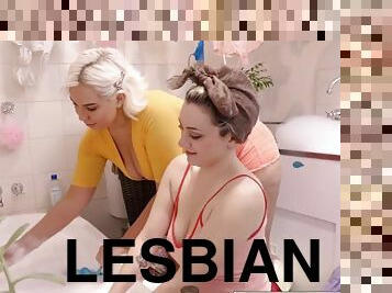 Curvy ladies have lesbian sex in the bathroom