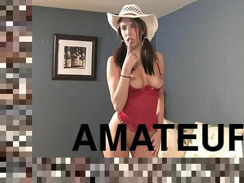 Amateur girl in hat hot solo video