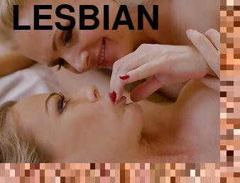 лесбіянка-lesbian, фінгеринг, панчохи, блондинка, злягання, жіноча-білизна