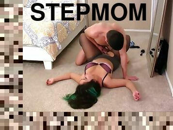 Son wants to fuck his stepmom