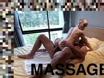 Tricky masseur.Miniature blonde spread your legs on seans massage