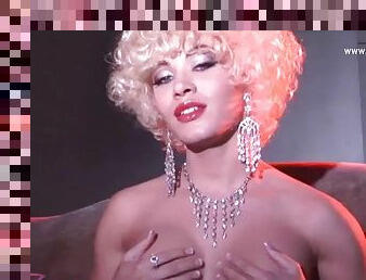 Mia Cosplay as Marilyn while stroking her huge trans cock