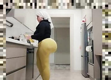 my big ass stepmom caught me watching at her ass