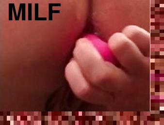 Milf doing anal with toys