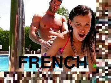 monstre, en-plein-air, énorme-bite, française, couple, piscine, fumer, musclé, bite