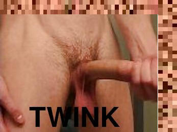 Big dick twink cums