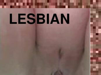 pissaaminen, ruikkiminen, typykät, mälliotos, lesbo-lesbian, milf, äityli, kamera, tirkistely, vessa