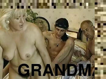 papà, nonne, mammine-mature, tedesche, gangbang, trio, giovani18, nonni