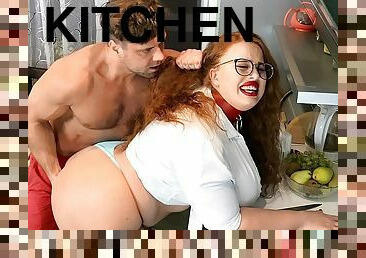 Kitchen Fuck with Yola Video With Yola Flimes - Brazzers