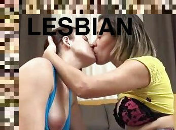 lesbian-lesbian, latina, berciuman