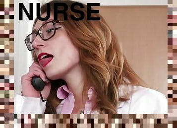 infermiere, donne-vestite-uomini-nudi