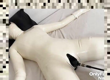 orgasme, gambarvideo-porno-secara-eksplisit-dan-intens, bdsm-seks-kasar-dan-agresif, mesin, alat-mainan-seks, latex, bondage-seks-dengan-mengikat-tubuh, putih, penutup-muka, karet