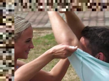 Blonde harlot gets dicked and facialized outdoors