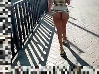 LONDON BRIDGE naked female THONG