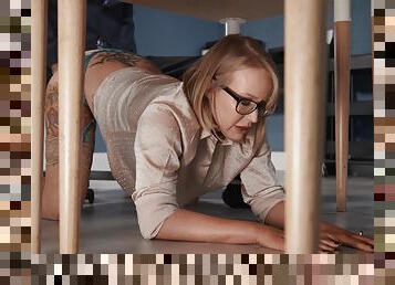 Nerdy office beauty drilled hard by the new guy in impeccable XXX action