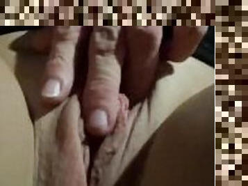 masturbare-masturbation, orgasm, pasarica, cu-degetelul, masina, excitat, sauna