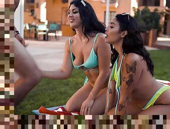 allaperto, ragazze-giovani, trio, piscina, bikini, vulve-rasate, tatuaggi, ninfomani