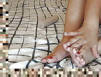 amatoriali, maturi, video-casalinghi, latini, massaggi, piedi, feticci, spagnole, bisex, brunette