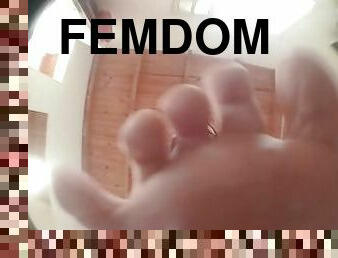 fetiche de pies. PISADO Y HUMILLADO POR MICROPENE. SPH FEMDOM