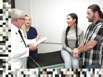 Brunette Enjoys Sex Therapy In The Doctors Office