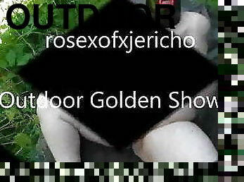 Outdoor golden shower