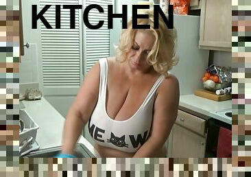 Samantha38g in Meow Kitchen - FanCentro