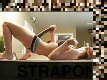 vibratori-fissabili-al-corpo, ragazze-giovani, interraziali, sporcaccioni, peni-finti, brunette, dominazione-femminile