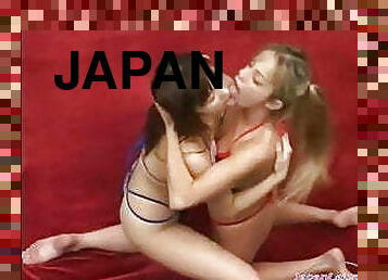 japanese girl VS Blonde brazilian girl passionate fight
