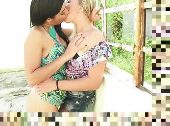 Perfect Girls Kissing