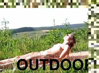 Nacktyoga mit Elke - Nakedyoga with Elke Outdoor Freestyle