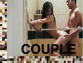 Couple amateur baise dans une douche d'htel