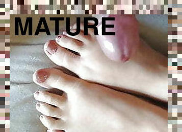 masturbarsi, maturi, mammine-mature, piedi, rosse, masturbazione, calze, sperma, feticci, lavoro-di-piedi