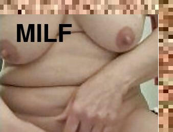 Milf love to strip fore you