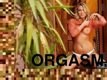 tetas-grandes, clítoris, masturbación, orgasmo, coño-pussy, babes, adolescente, con-los-dedos, cachonda, rubia