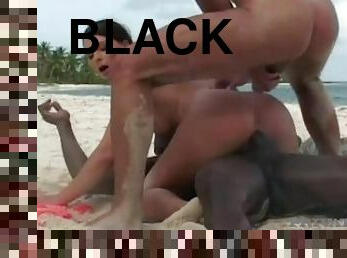 Private Black - Sexy Jessica Fiorentino DPd On The Sand!