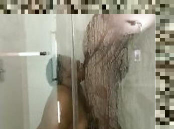 Givin daddy head in the shower