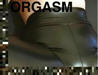 He make me cum in my leather leggings