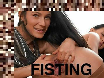 Nicole Love And Lexi Dona - And Fisting Lesbian Porn