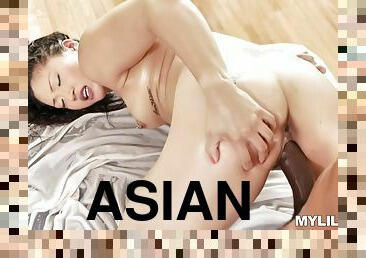 asiatiche, cazzi-enormi, interraziali, seghe, massaggi, anellini, brunette